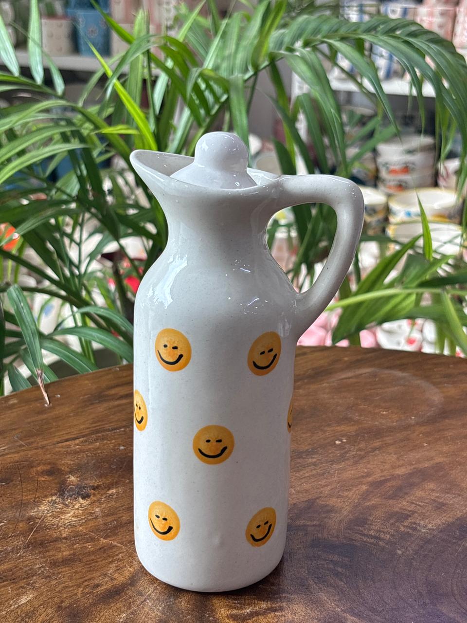 Smile & Pour Oil Container