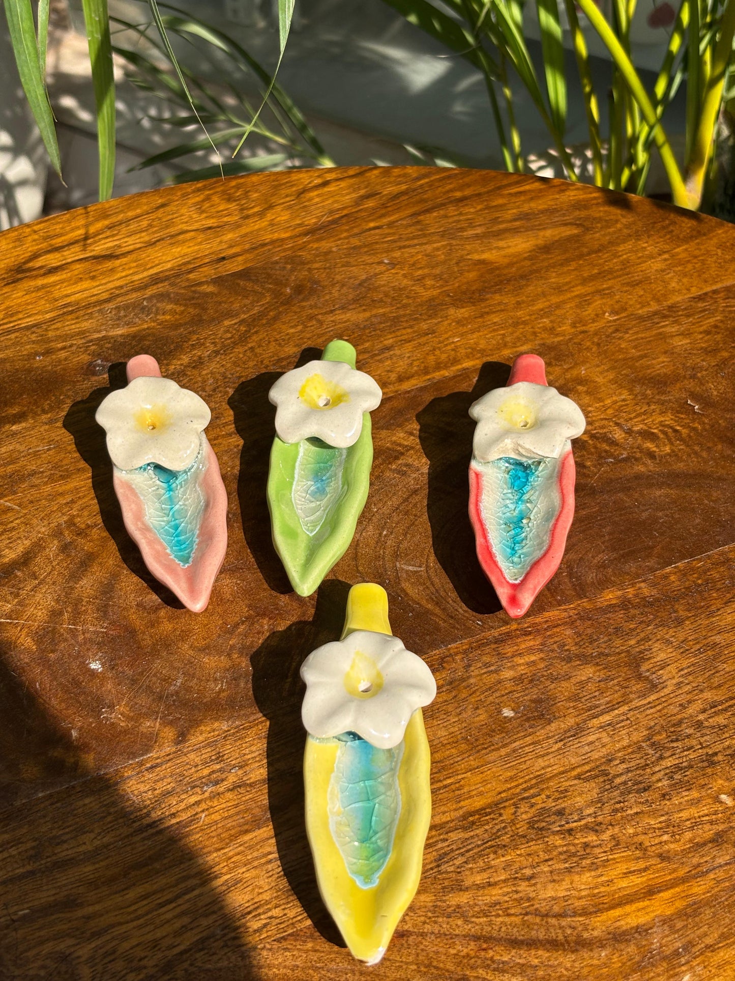 Blooming Leaf Incense Holders/Agarbatti Stands (Set of 4 Assorted Colors)