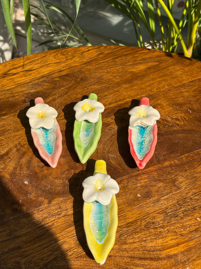 Blooming Leaf Incense Holders/Agarbatti Stands (Set of 4 Assorted Colors)