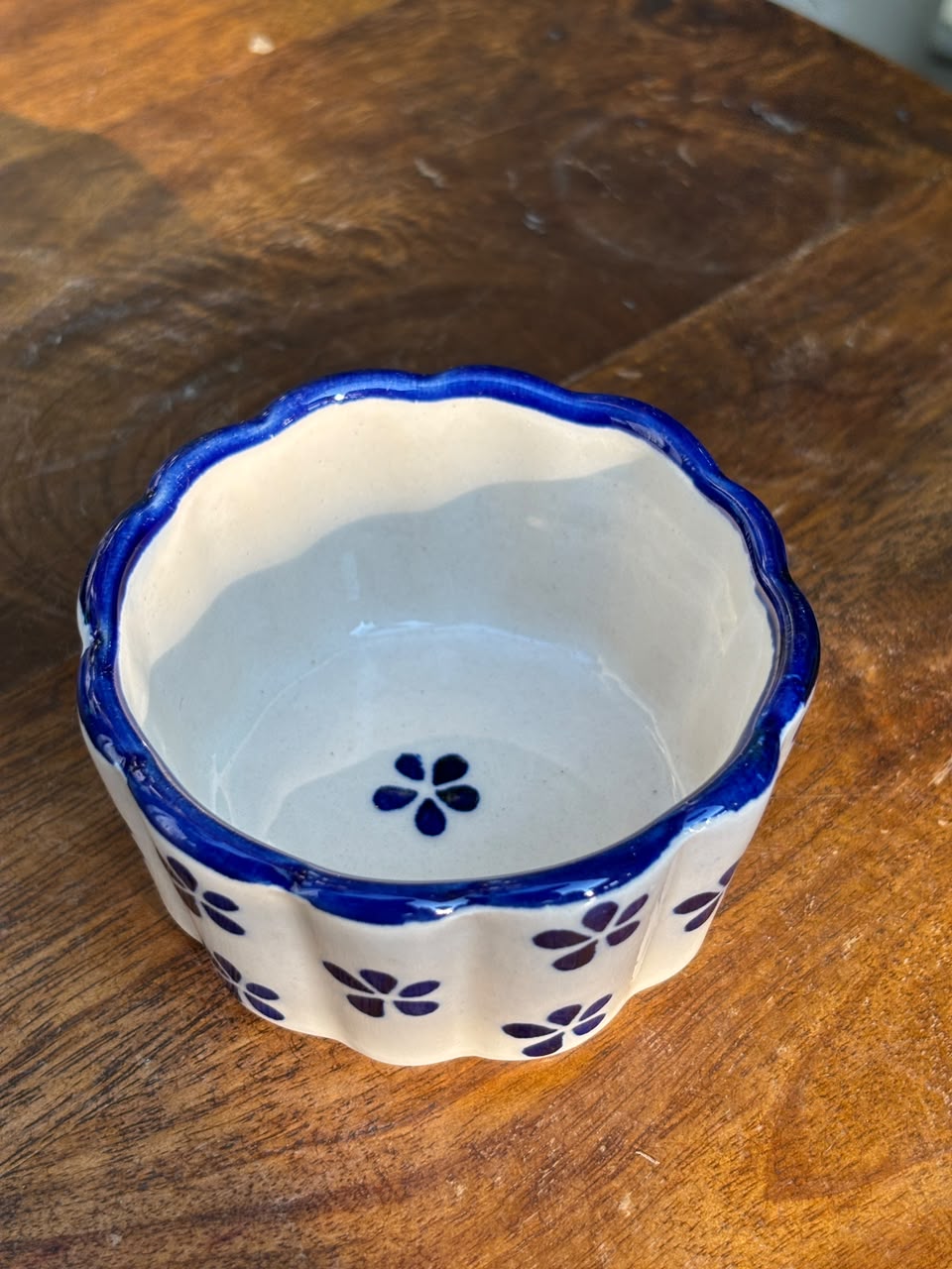 Blue Daisy Scallop Snack Bowls (Set of 2)