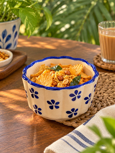 Blue Daisy Scallop Snack Bowls (Set of 2)