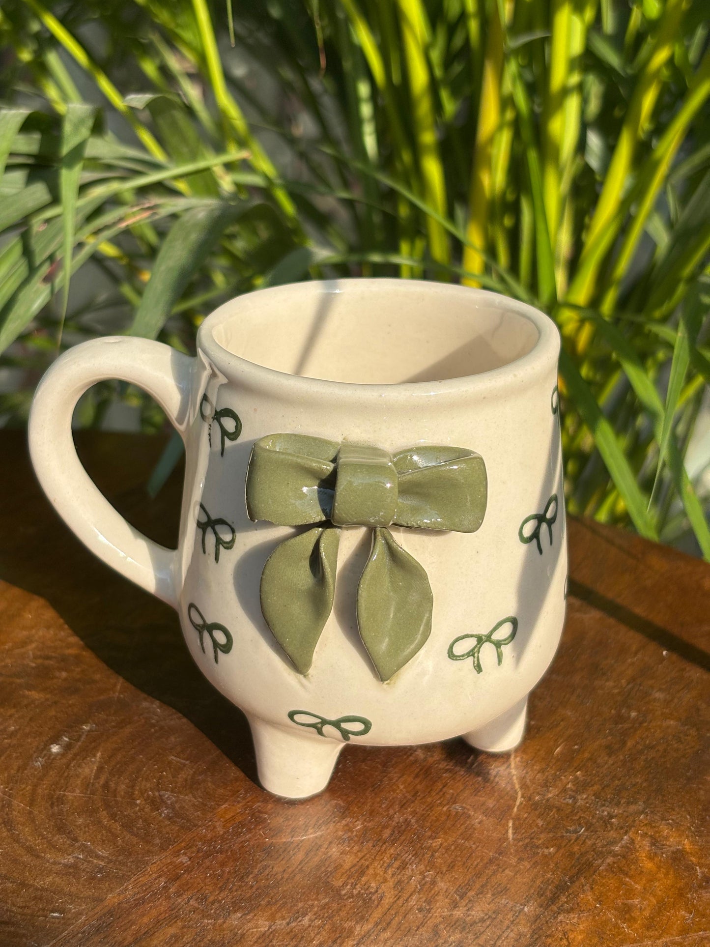 Green Scarlet Bow Leg Coffee Mug