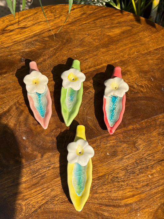 Blooming Leaf Incense Holders/Agarbatti Stands (Set of 4 Assorted Colors)