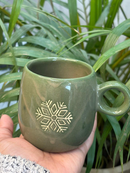 Holiday Snowkiss Green Mug