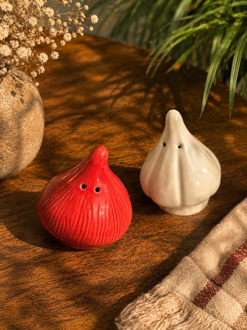 Veloura Roots Salt and Pepper Shakers Set