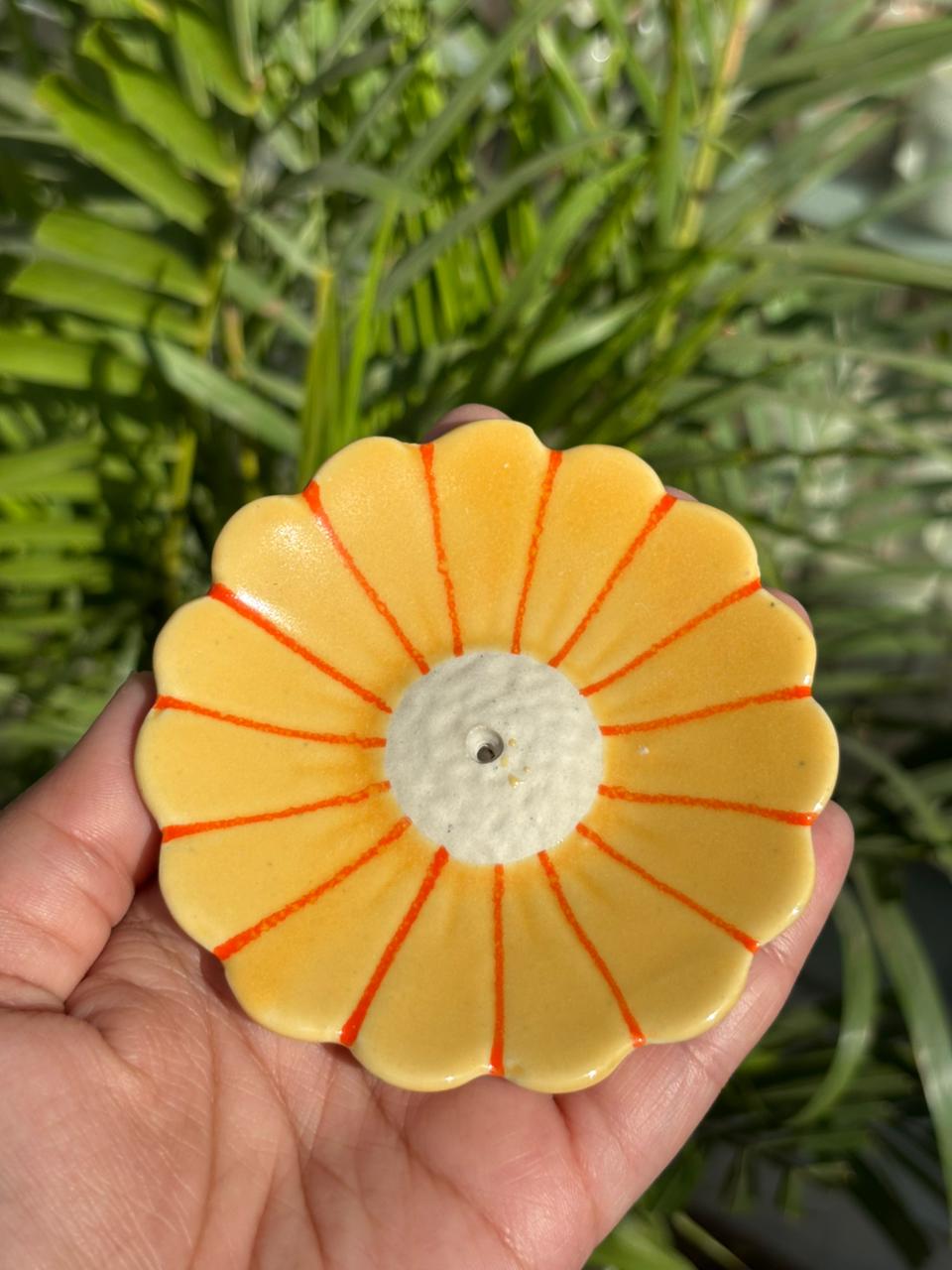 Élan Petals Incense Holders/Agarbatti Stands-Set of 5 (Assorted Colors)